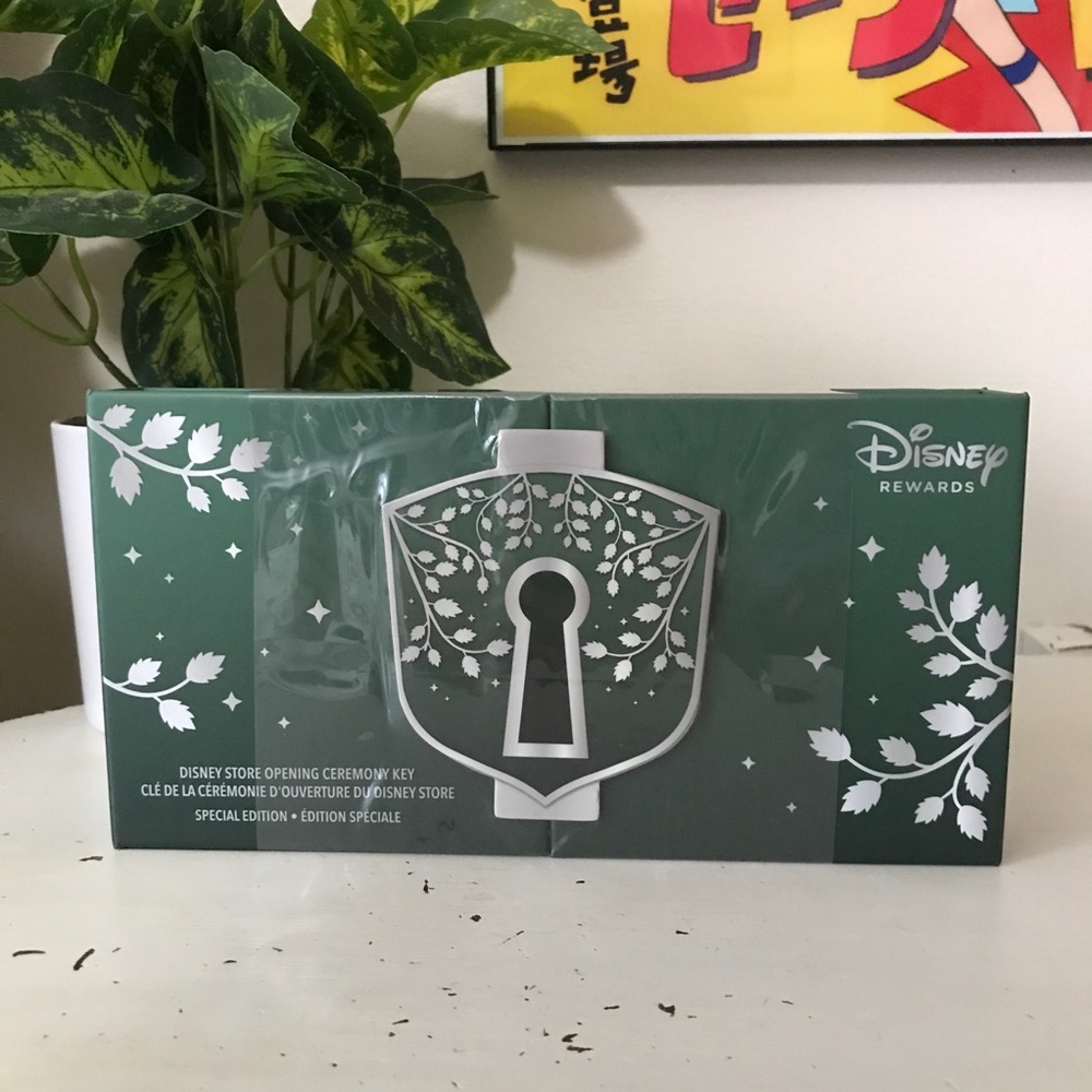 Unopened NWT Disney Visa Cardholder Diecast Disney Store Exclusive Key